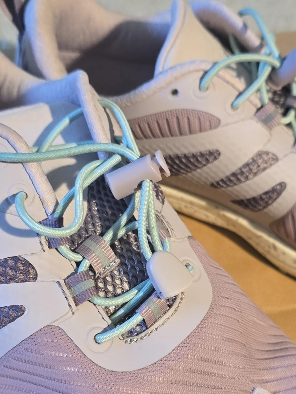 Women’s Lavender Toe-Separator Athletic Sneakers with Easy-Pull Laces